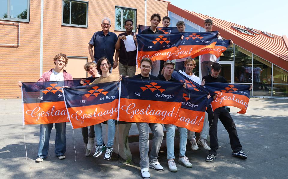 In Roden is de eerste havo-lichting geslaagd.