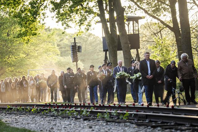 Speciaal programma in het kader van Dodenherdenking. Allerlei activiteiten overdag en een Stille Toc