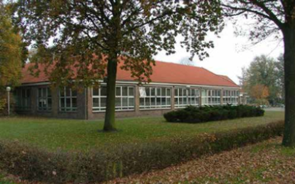 Archieffoto van het voormalige Esdal College in Borger. 