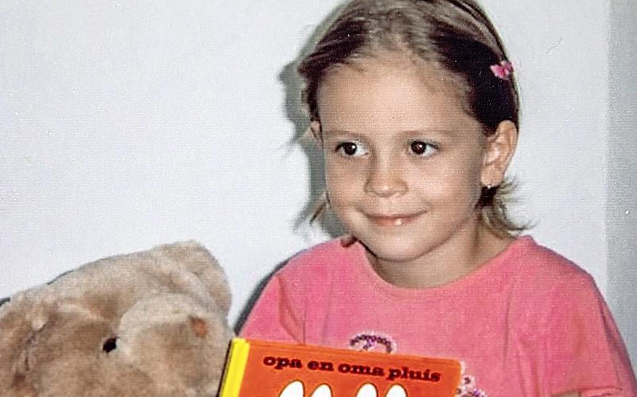 Foto van ontvoerde Isra Aksema op 6-jarige leeftijd.