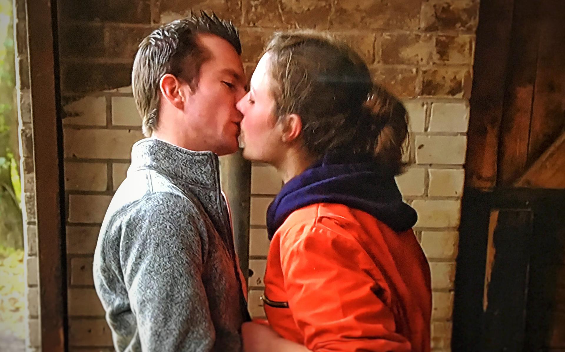 De laatste kus van Annemiek en Erik.