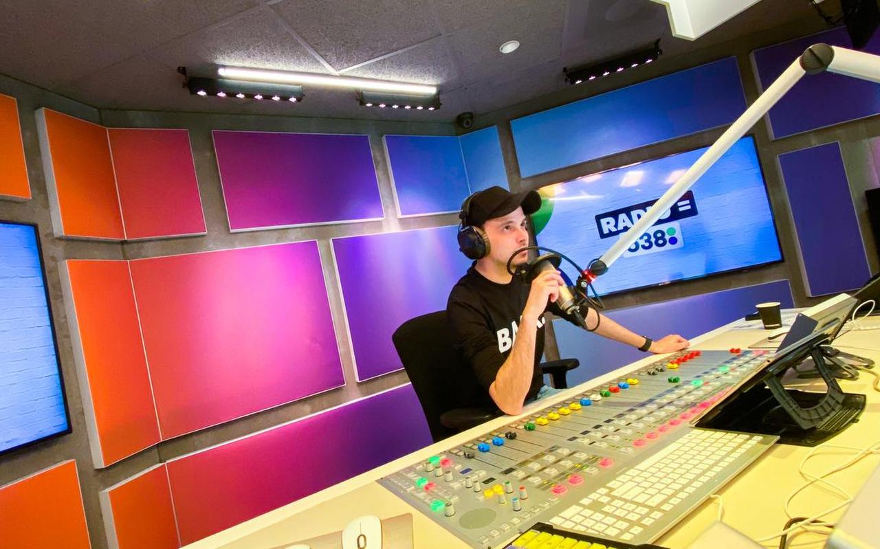 Danny Blom in de studio van Radio 538. Danny Blom in de studio van Radio 538.