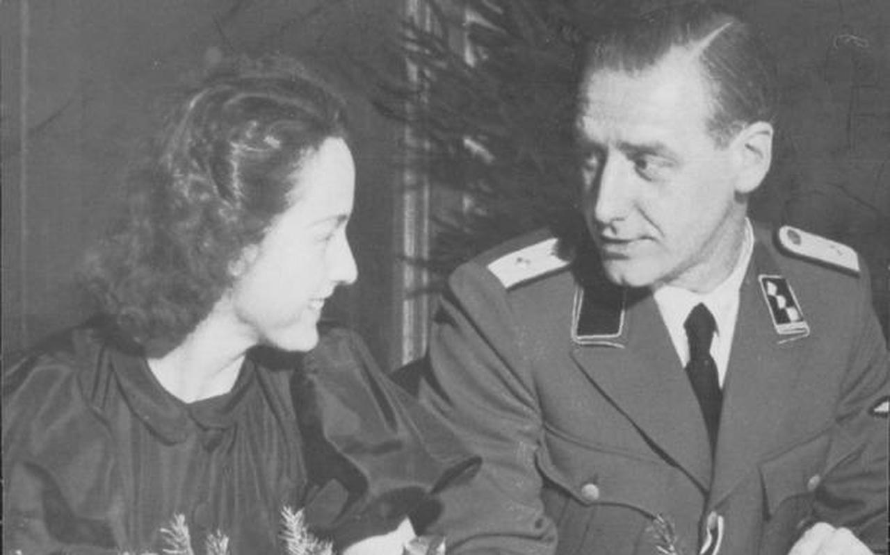 Kampcommandant Gemmeker met Elisabeth Hassel tijdens een feest in Westerbork.