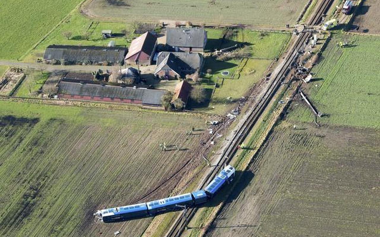 Enorme ravage na het treinongeval bij Dalfsen. FOTO ANP/SIESE VEENSTRA