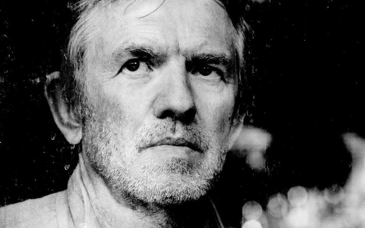 Anton Corbijn: ,,Door veel met artiesten om te gaan, begreep ik hoe ze in elkaar zaten. Het werden vrienden. Dat werd mijn manier van werken.” Anton Corbijn: ,,Door veel met artiesten om te gaan, begreep ik hoe ze in elkaar zaten. Het werden vrienden. Dat werd mijn manier van werken.”