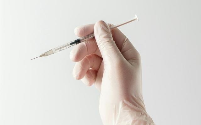 Paniek in trein van Meppel naar Groningen: reizigers aangevallen met injectienaald. Man (37) roept d