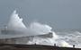 Spectaculaire golven aan de Engelste zuidkust, veroorzaakt door storm Francis.