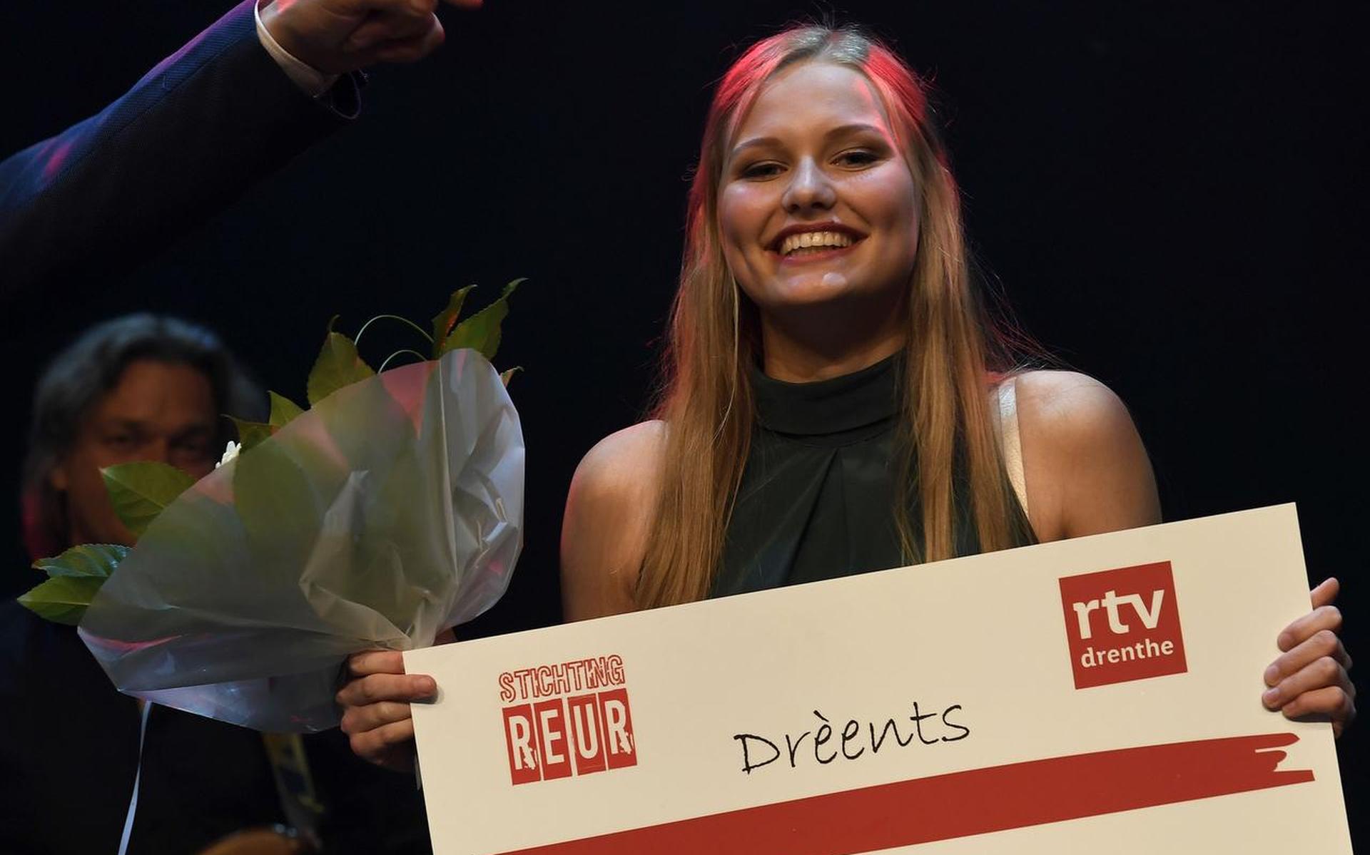 Isa Zwart (17) uit Barger-Oosterveld wint Drèents Liedtiesfestival