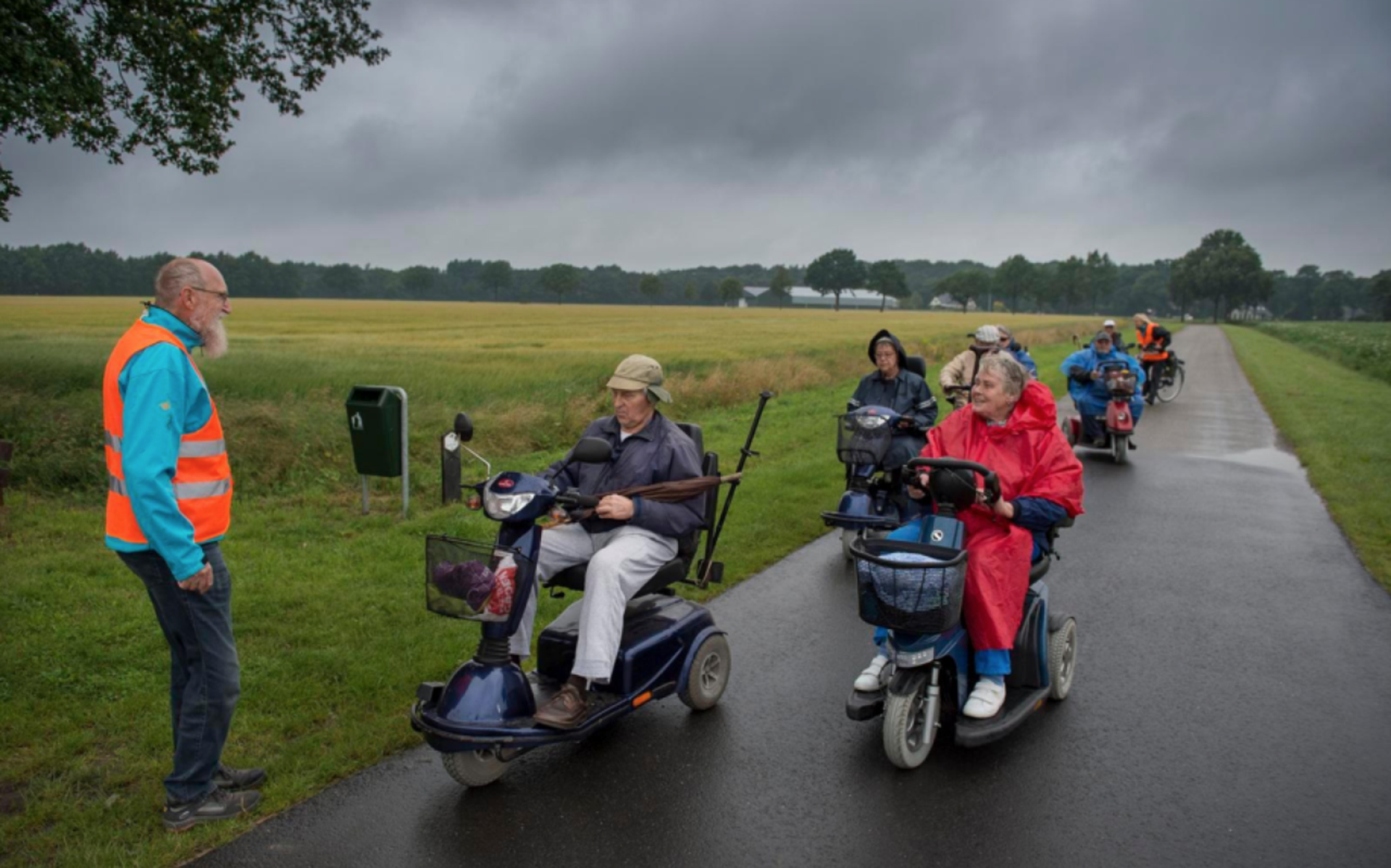 Regen deert scootmobielers Drentse Aa niet - Dagblad van het Noorden - Dagblad van het Noorden