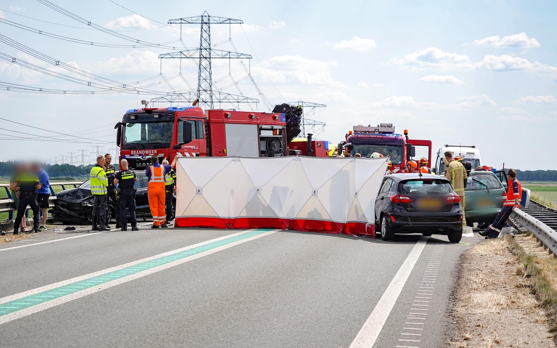 Het ernstige ongeluk gebeurde op het viaduct over het Oranjekanaal.