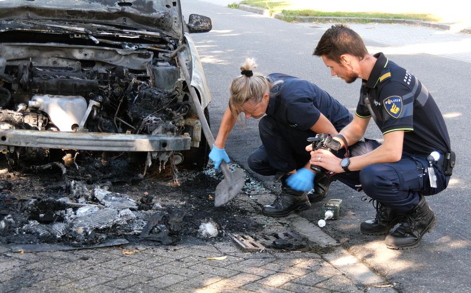 Autobrand in Hoogeveen door brandstichting.