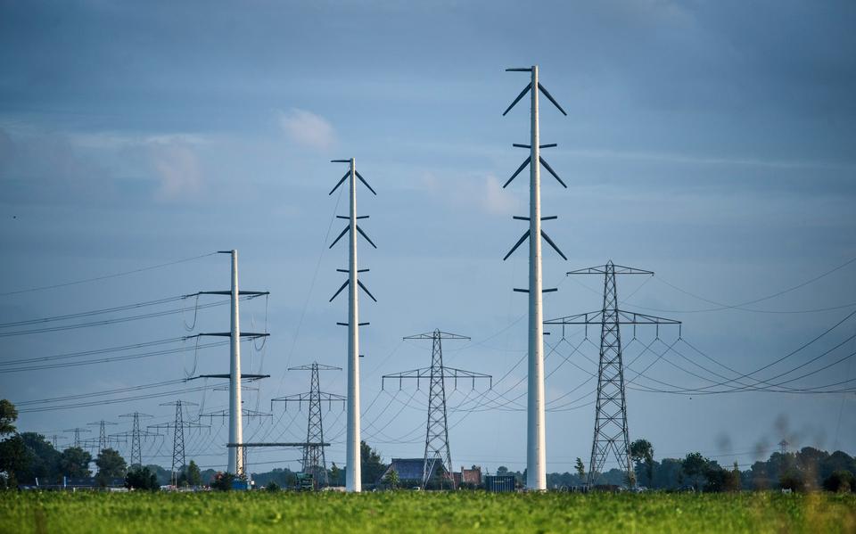 De nieuwbouw in de Eemshaven is er onder meer op gericht om de nieuwe hoogspanningsverbinding van de haven naar Vierverlaten (380.000 volt) maximaal te kunnen benutten.