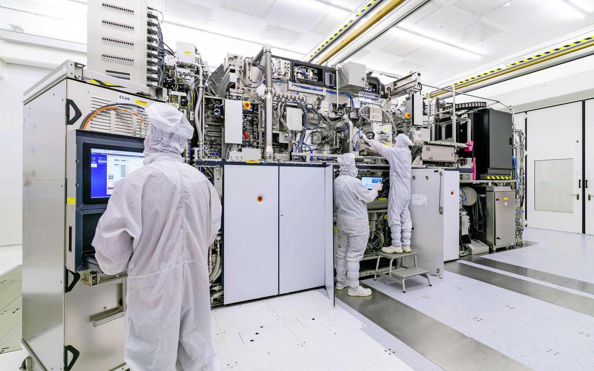 Cabinet: Fewer ASML chip machines for China