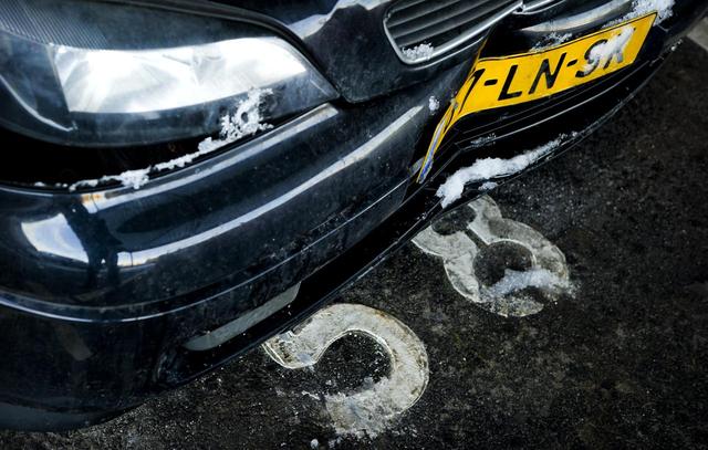 Man (64) uit Winschoten ramt weggebruiker op N33 bij Anderen, agent buiten dienst noteert kenteken