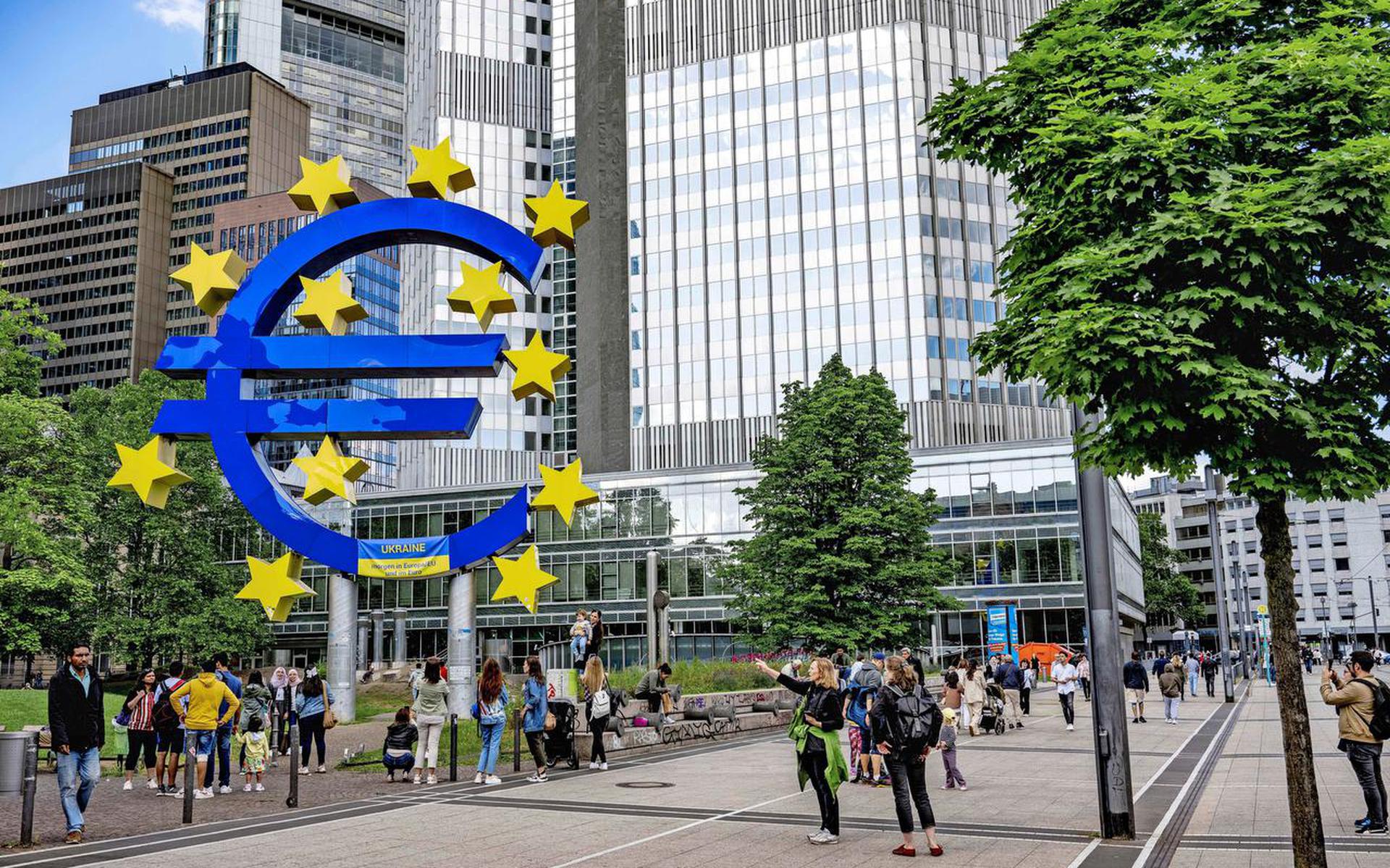 Europese Centrale Bank Verhoogt Rente Voor Het Eerst In Elf Jaar Om ...