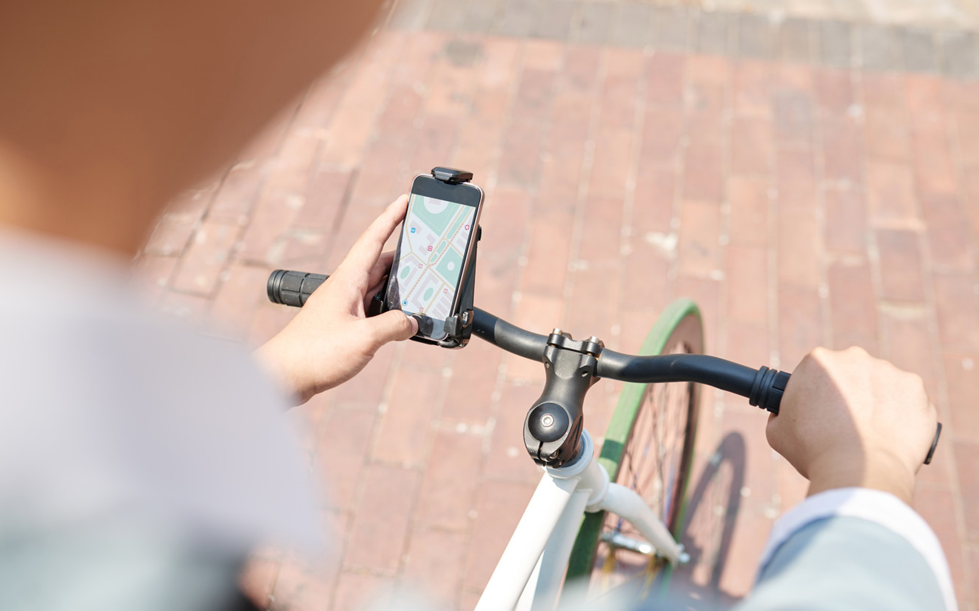 Beperken landheer vergroting Run op smartphonehouders voor fietsers (en ja, mobiel bedienen in houder  mag wel) - Dagblad van het Noorden