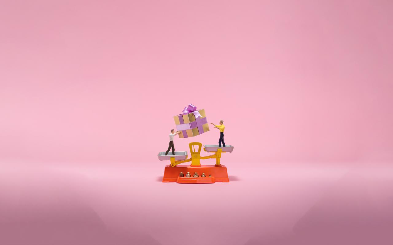 Als je niet blij bent met een cadeau, wat doe je dan: zeggen of niet? Als je niet blij bent met een cadeau, wat doe je dan: zeggen of niet?