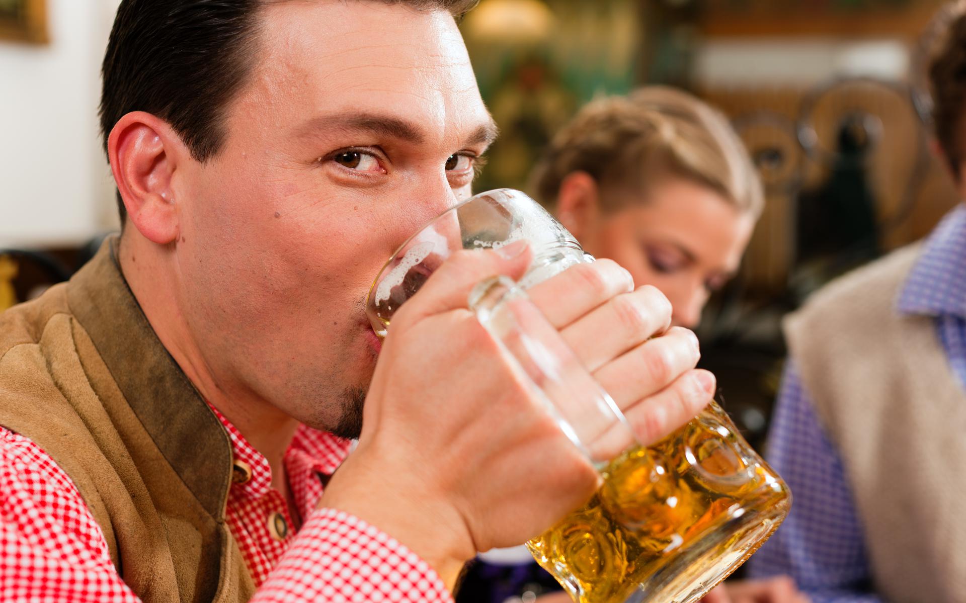 Hemelvaartsdag is in Duitsland ook Vaderdag. En dat vieren de mannen met bier. Foto: Shutterstock