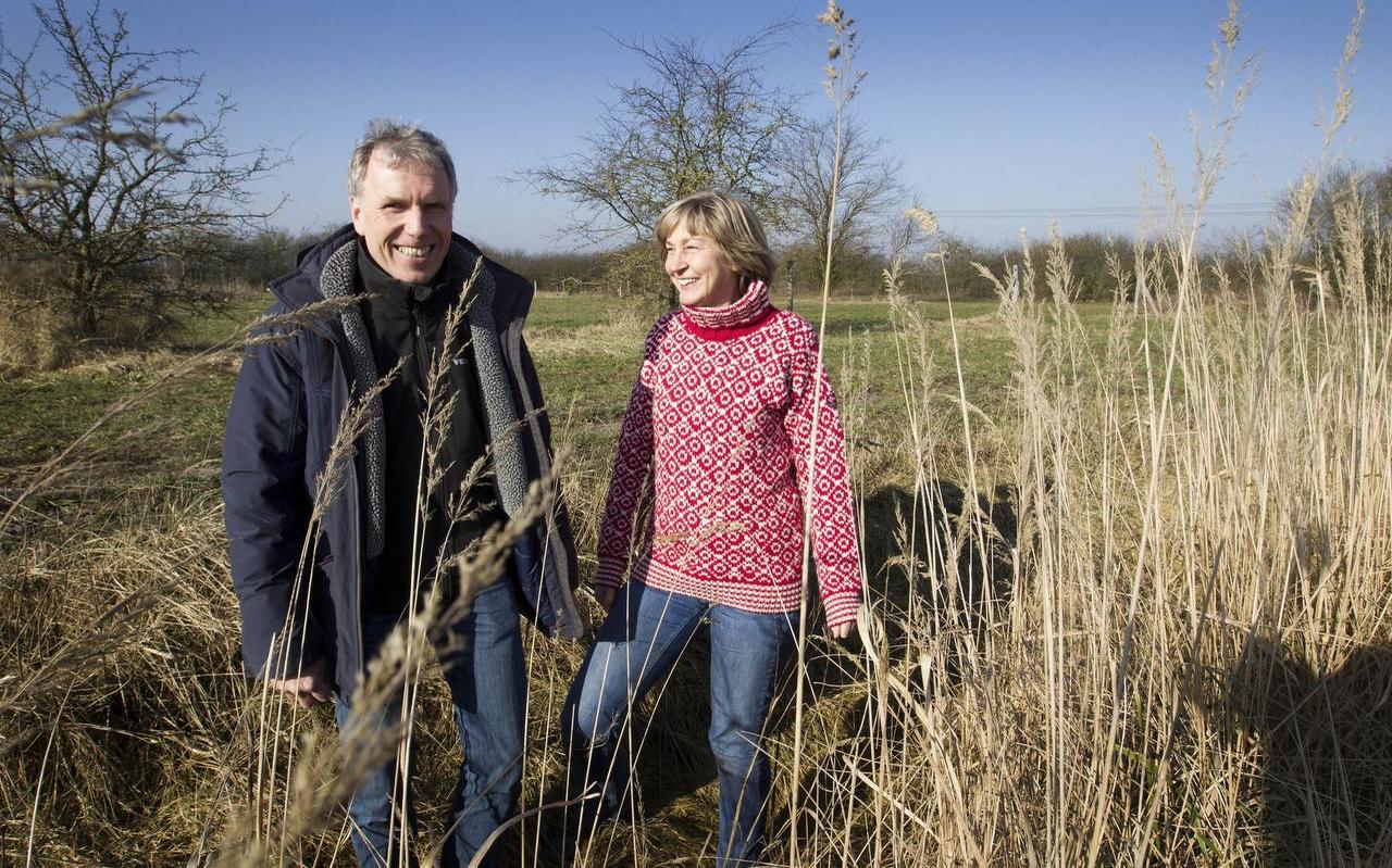Boer Peter Harry Mulder is genomineerd voor de Gouden Grutto, omdat hij als een van de weinige boeren in zijn bedrijfsvoering echt rekening houdt met de natuur. Rechts zijn partner Eline Ringelberg. Boer Peter Harry Mulder is genomineerd voor de Gouden Grutto, omdat hij als een van de weinige boeren in zijn bedrijfsvoering echt rekening houdt met de natuur. Rechts zijn partner Eline Ringelberg.