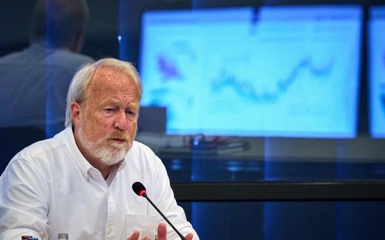 Jaap van Dissel, directeur RIVM, tijdens een technische briefing in de Tweede Kamer over het coronavirus. Jaap van Dissel, directeur RIVM, tijdens een technische briefing in de Tweede Kamer over het coronavirus.