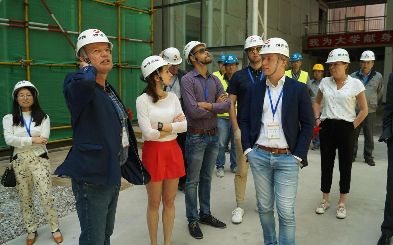Een delegatie van de Rijksuniversiteit Groningen tijdens een eerder bezoek aan de toekomstige campus in Yantai. foto RUG
Een delegatie van de Rijksuniversiteit Groningen tijdens een eerder bezoek aan de toekomstige campus in Yantai. foto RUG