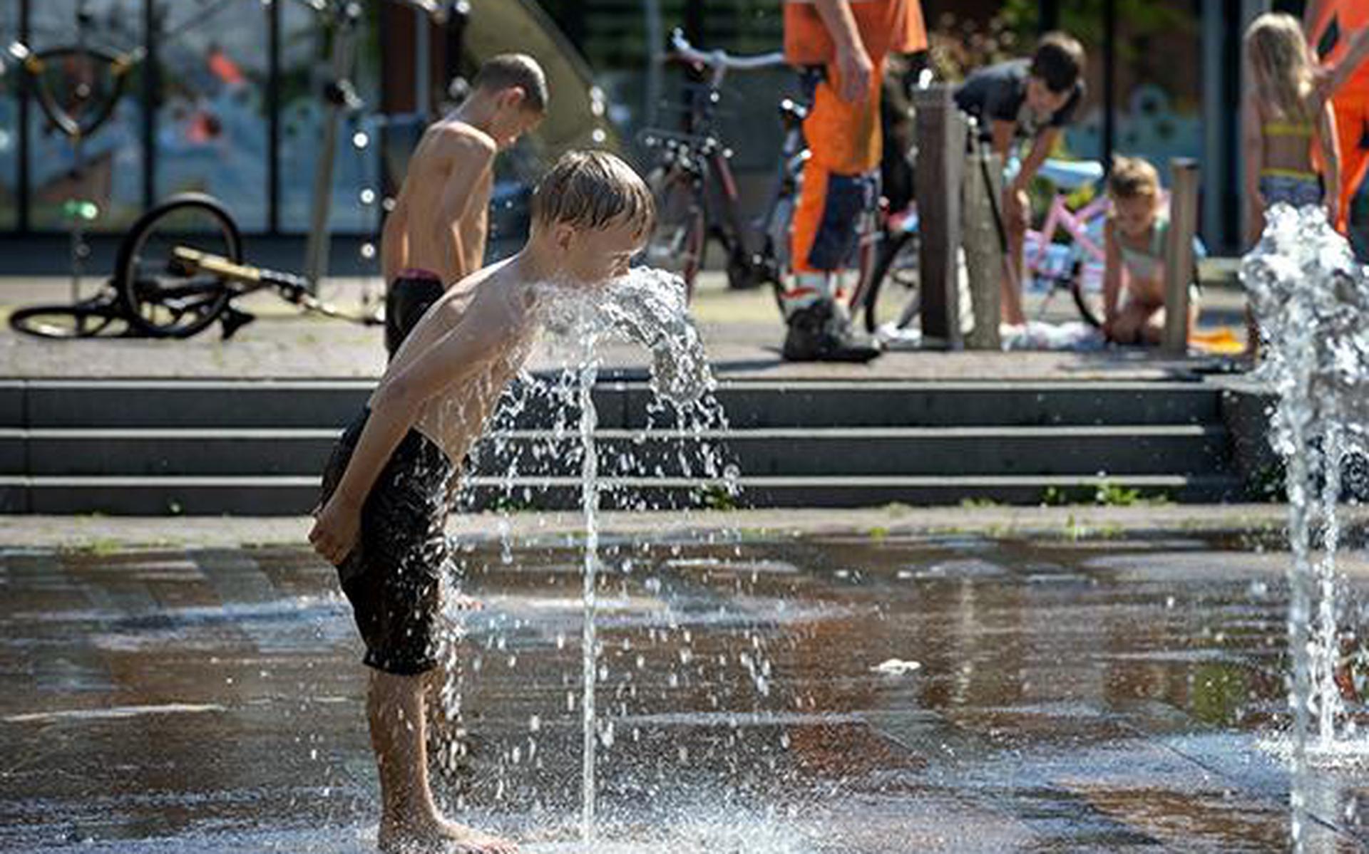 munt Verschrikkelijk temperatuur Groningse fonteinen afgesloten vanwege legionellagevaar (in Drenthe  klateren de waterpartijen nog wel) - Dagblad van het Noorden