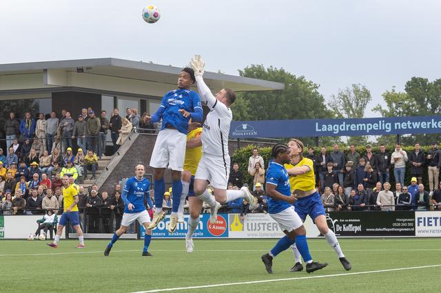 VV Hoogeveen is terug in de derde divisie. Gelijkspel tegen Staphorst is voldoende voor kampioenscha