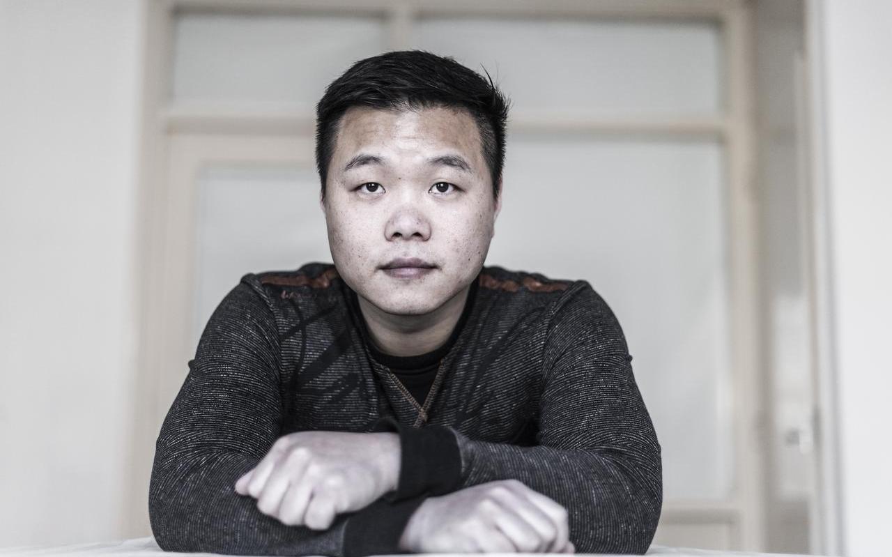 Chun, de man die niet bestaat. Het gaat steeds slechter met hem. Chun, de man die niet bestaat. Het gaat steeds slechter met hem.