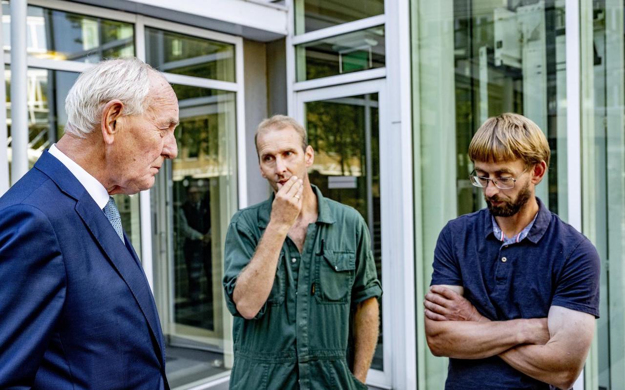 Alle ogen zijn komende woensdag gericht op de presentatie van de stikstofaanbevelingen van Johan Remkes, die de afgelopen maanden veel gesprekken voerde met onder anderen boeren (foto), ministers en andere belanghebbenden. Alle ogen zijn komende woensdag gericht op de presentatie van de stikstofaanbevelingen van Johan Remkes, die de afgelopen maanden veel gesprekken voerde met onder anderen boeren (foto), ministers en andere belanghebbenden.