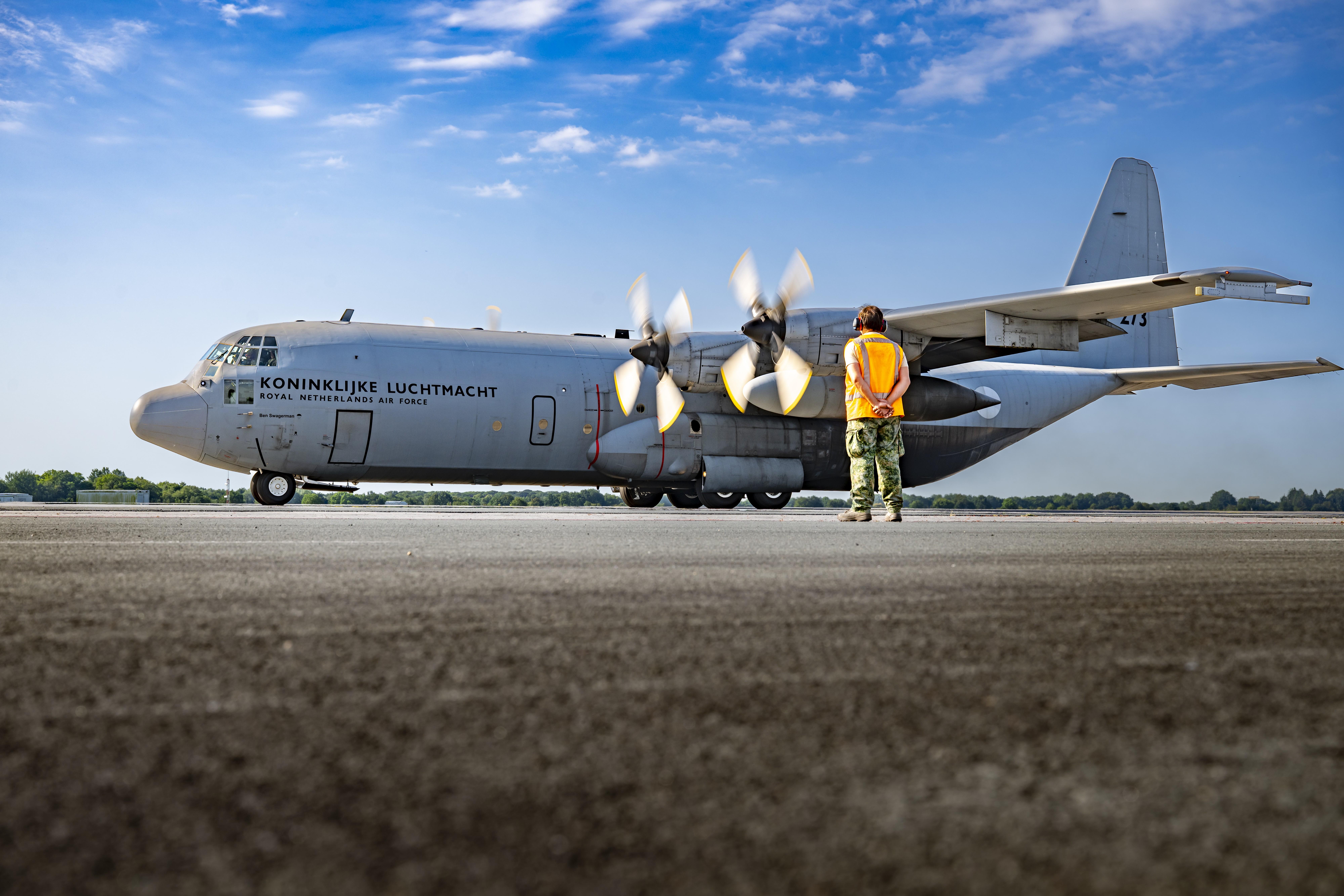 Luchtmacht oefent voor het eerst op Eelde. Hoe is het om te vliegen in de Hercules? ‘De oordoppen ku