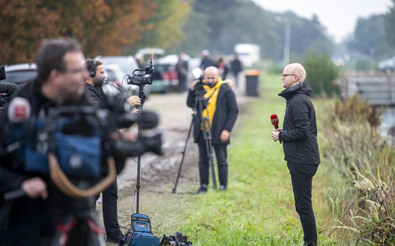 Media uit binnen- en buitenland besteedden aandacht aan het afgezonderde gezin in Ruinerwold. Media uit binnen- en buitenland besteedden aandacht aan het afgezonderde gezin in Ruinerwold.