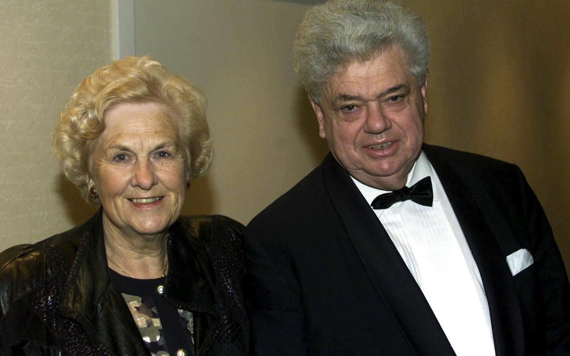 Henk Vonhoff en zijn echtgenote Loes in 2000. Foto: Archief DvhN/ANP