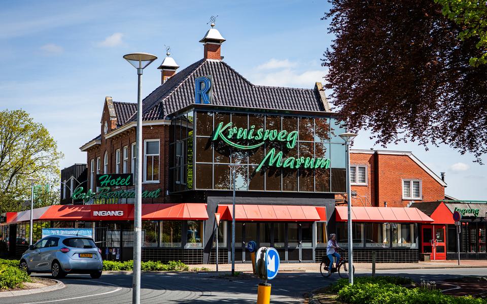 Het historische pand van de Kruisweg Marum wordt in oude luister hersteld. Erachter komen 40 appartementen. 