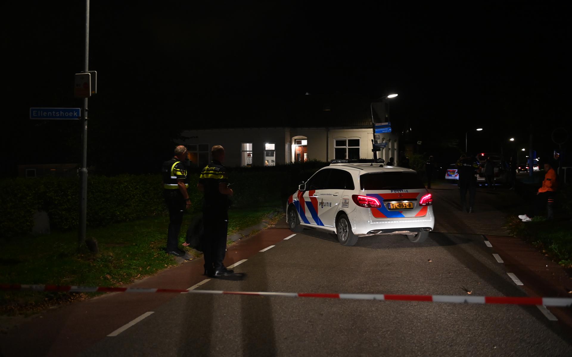 Politie in Kiel-Windeweer vanwege schietpartij in Dorpsstraat.
