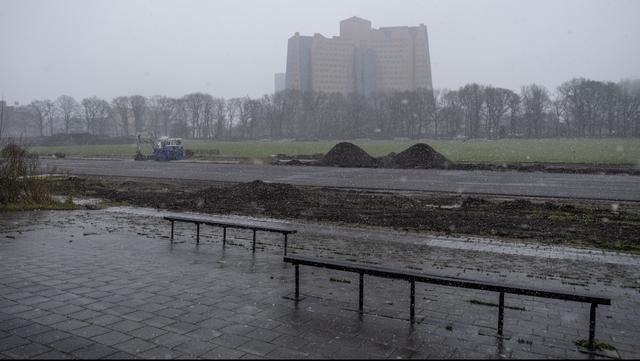 De gemeente asfalteert de drafbaan in het voorjaar van 2022.  