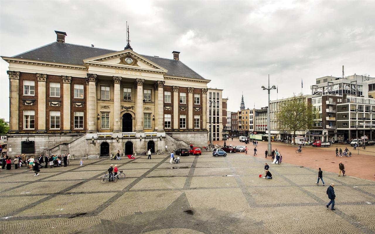 Het stadhuis op de Grote Markt in Groningen. Het stadhuis op de Grote Markt in Groningen.