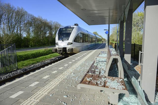 Spoorbeheerder ProRail woedend over ravage op station Delfzijl West: ‘Schade is minimaal 100.000 eur