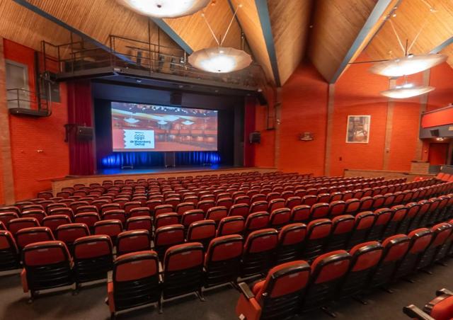 Afscheid en veiling in Theater De Molenberg