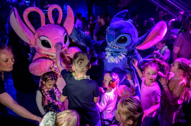 Family Rave Day in discotheek Palace: ‘Voor het eerst in ons bestaan schenken we ranja’