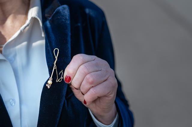 De Gouden Zweep die Roelof Hamming in 1960 won op de drafbaan in Groningen.