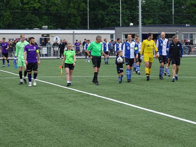 Helpman heeft geen punten en geen trainer. Dolgelukkig Bedum ontsnapt opnieuw door winnende van Patr