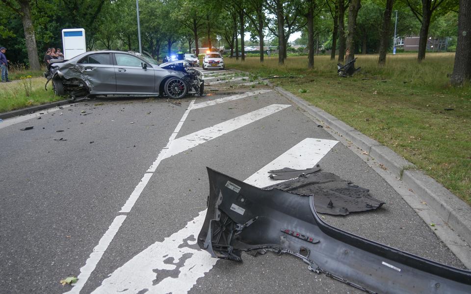 Een automobilist is zaterdagochtend gewond geraakt op de Statenweg in Emmen.