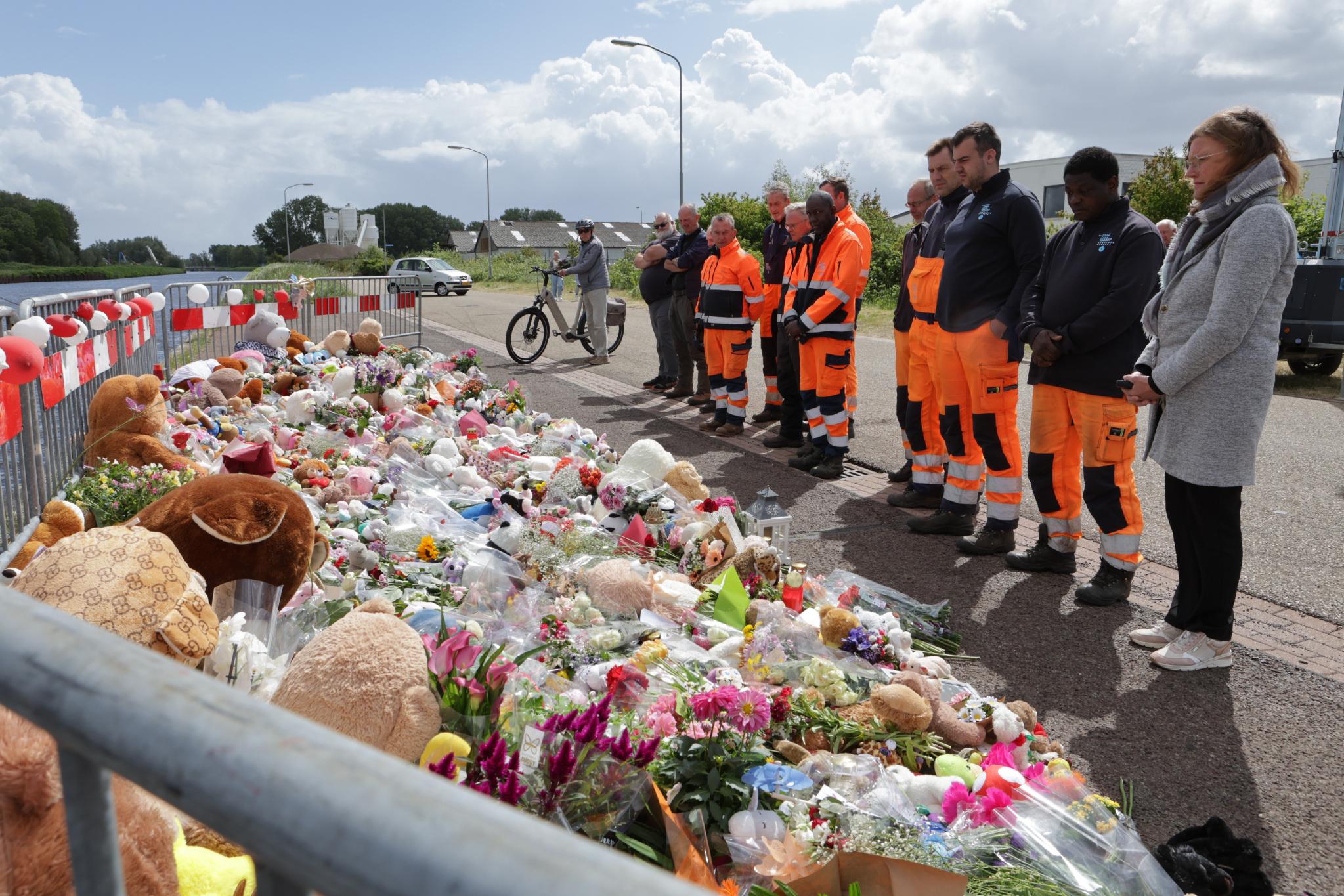 Forensisch onderzoek op vindplaats auto Jeffrey en Emma. Renselweg in Winschoten afgesloten