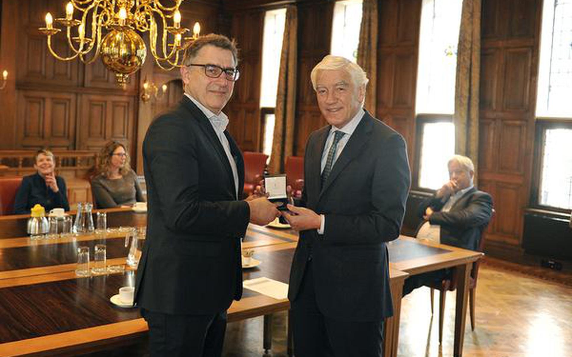 Folkert Kuipers (links) met Commissaris van de Koning Max van den Berg