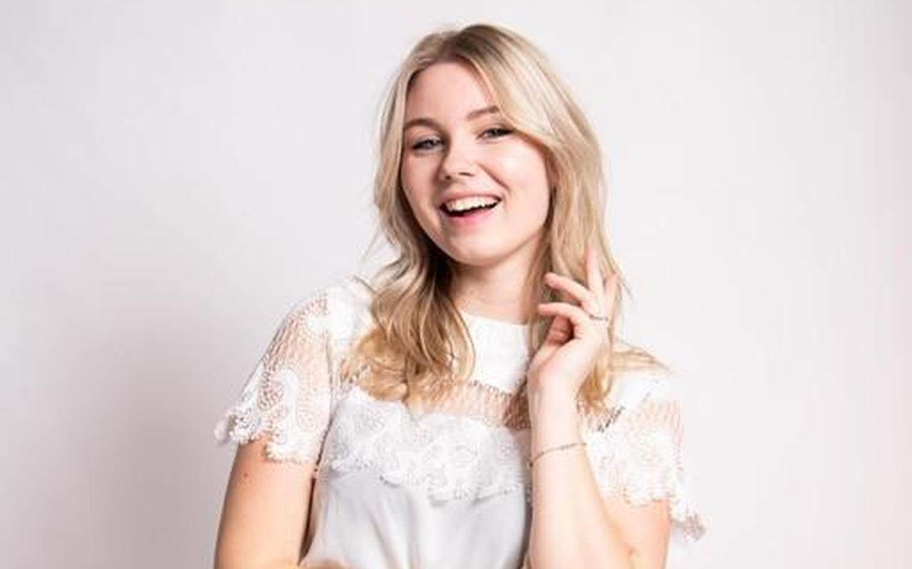 Julia Verschuur (22) uit Hoogeveen heeft ruim 17.000 volgers op Instagram en 382.000 volgers op TikTok. Julia Verschuur (22) uit Hoogeveen heeft ruim 17.000 volgers op Instagram en 382.000 volgers op TikTok.