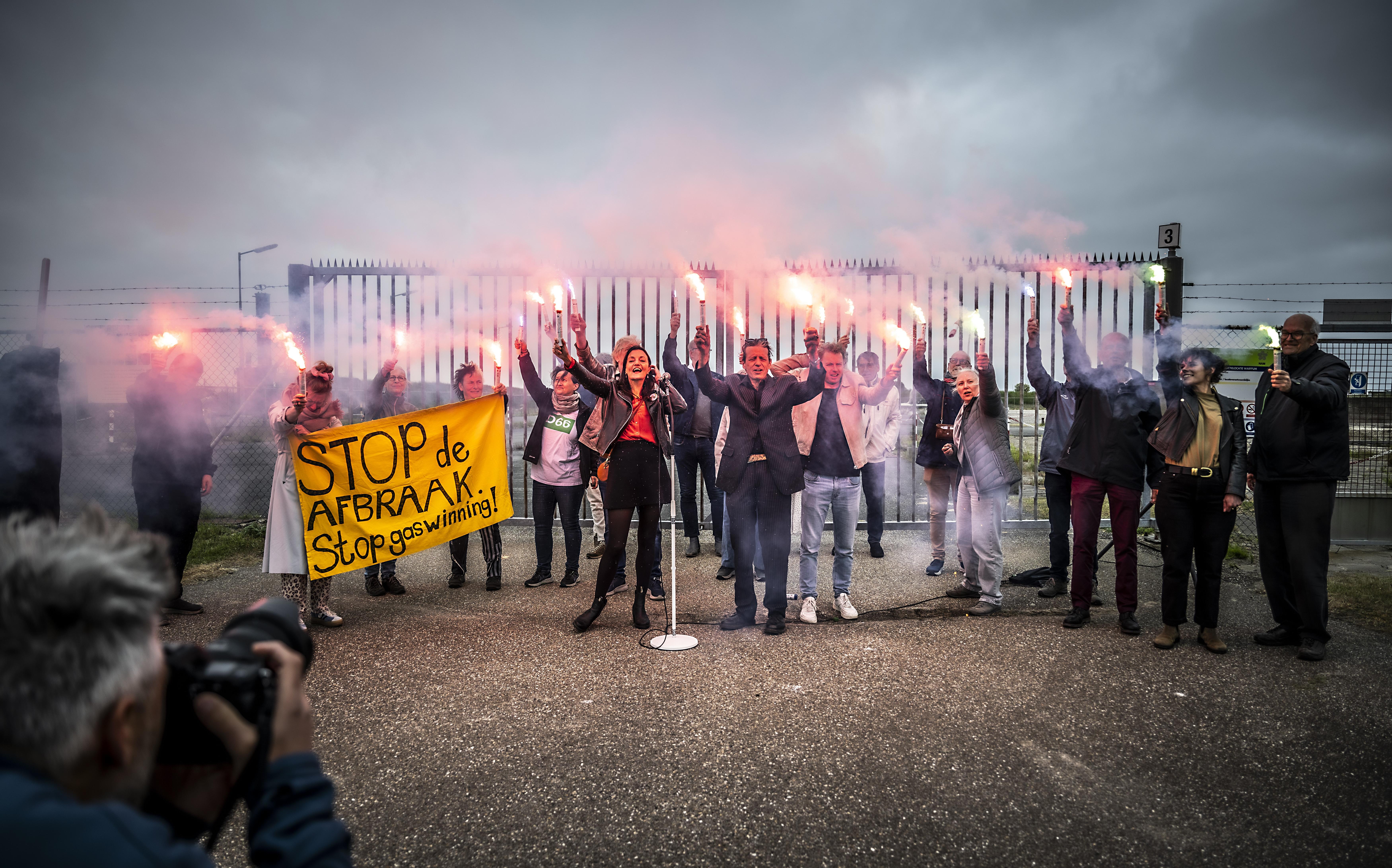 Bij de omstreden NAM-locatie in Warffum werd vorige week nog een petitie gelanceerd voor sluiting van alle zestien resterende kleine gasvelden in Groningen.