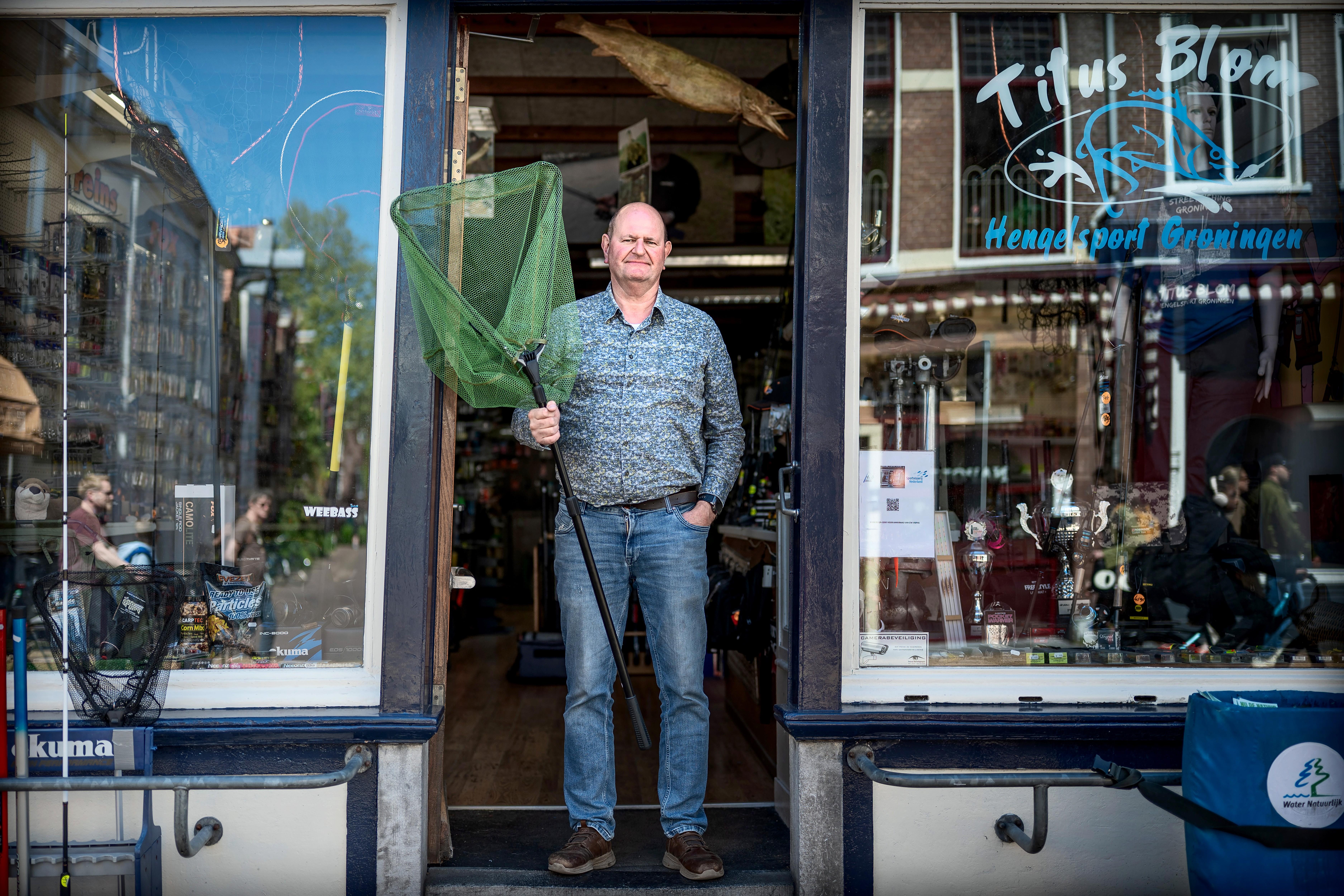 Na ruim 100 jaar hangt hengelsportzaak Titus Blom in Groningen de hengels aan de wilgen