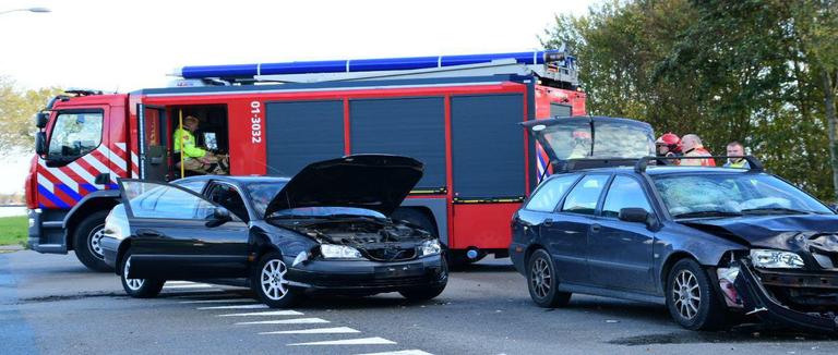 Oosterveldweg tussen Farmsum en Delfzijl afgesloten na auto-ongeluk. Oosterveldweg tussen Farmsum en Delfzijl afgesloten na auto-ongeluk.
