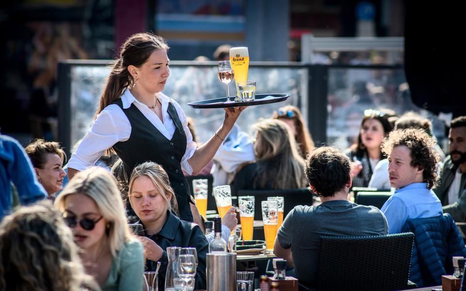 De horeca blijft een van de populairste plekken voor een vakantiebaantje. 