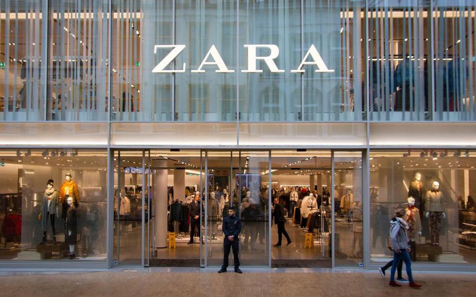 Slapeloze Nachten Door Zara Etalage In De Herestraat Dagblad Van Het Noorden